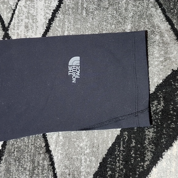 THE NORTH FACE FLASHDRY BLACK LOGO POCKET CAPRI LEGGINGS LARGE - Picture 9 of 13